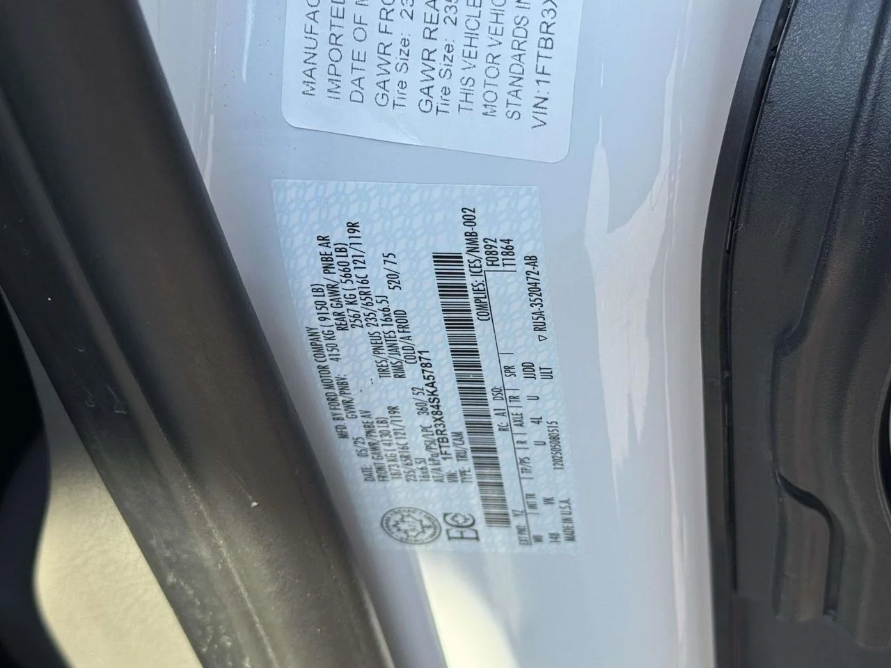 Used 2025 Oxford White Ford Base image 22