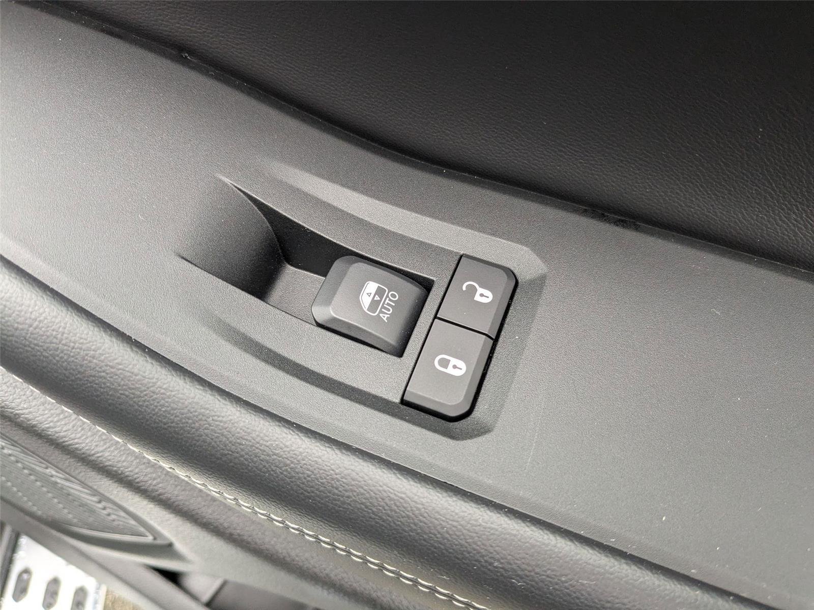 Used 2025 Baltic Gray Metallic Clearcoat Jeep Limited image 40