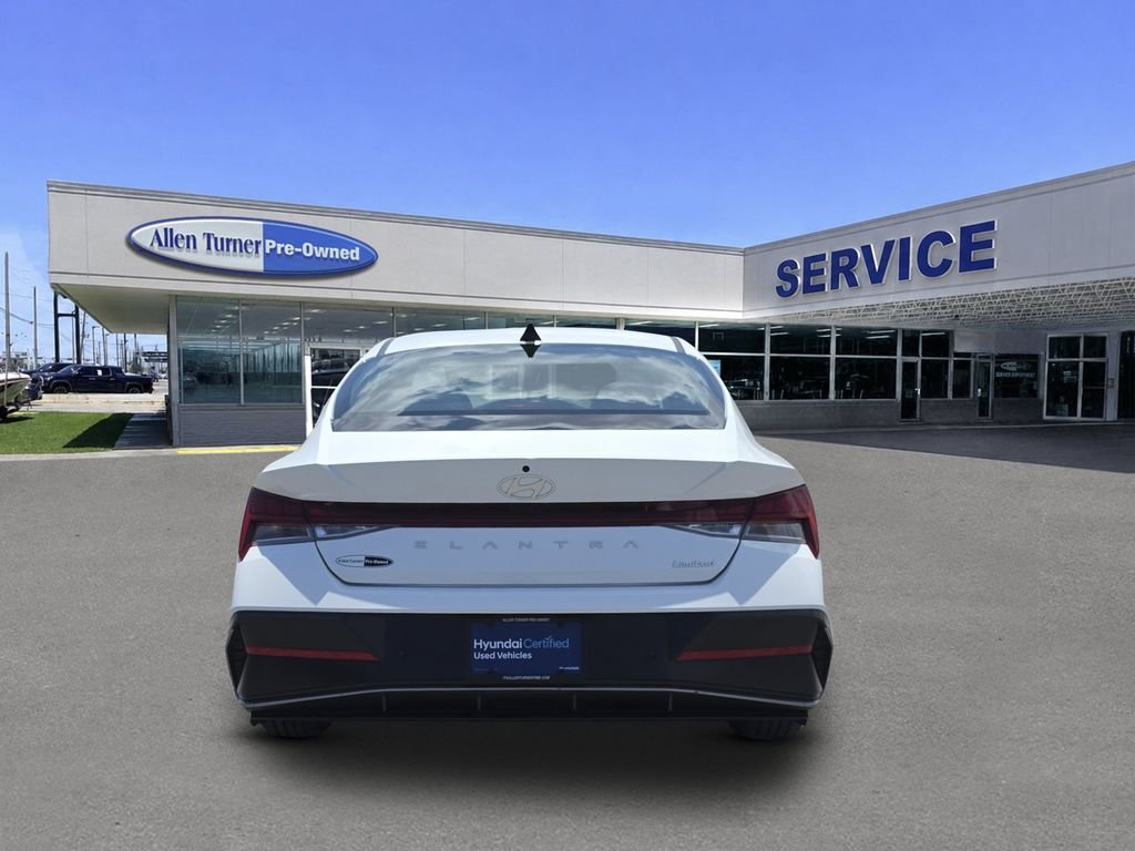 2024 Hyundai Elantra Limited - Photo 8