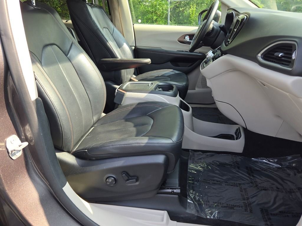 Used 2018 Gray Chrysler Touring L Plus image 6