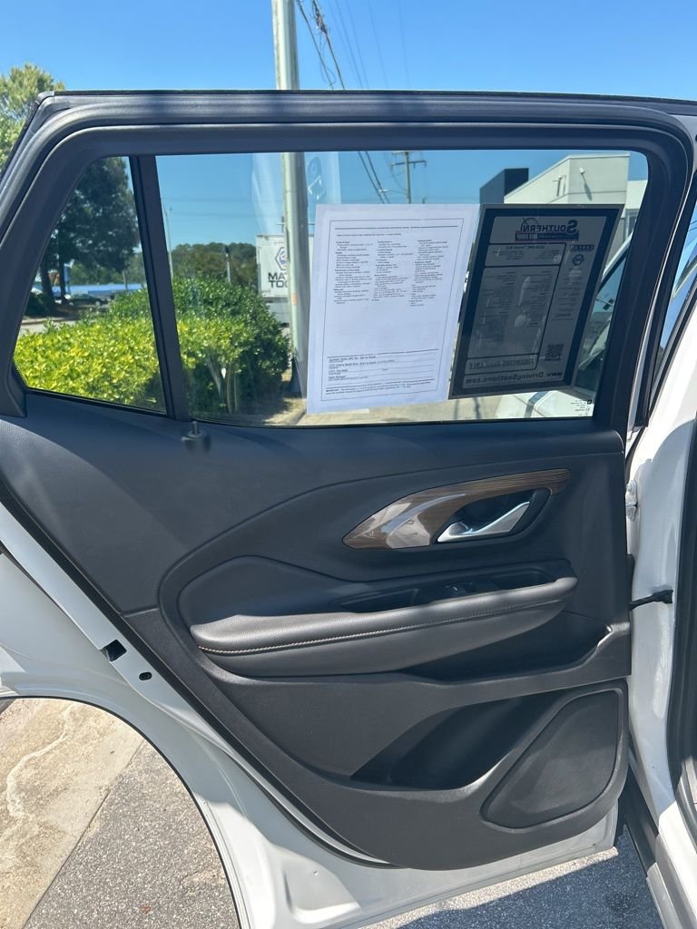 Used 2018 White GMC SLE image 13