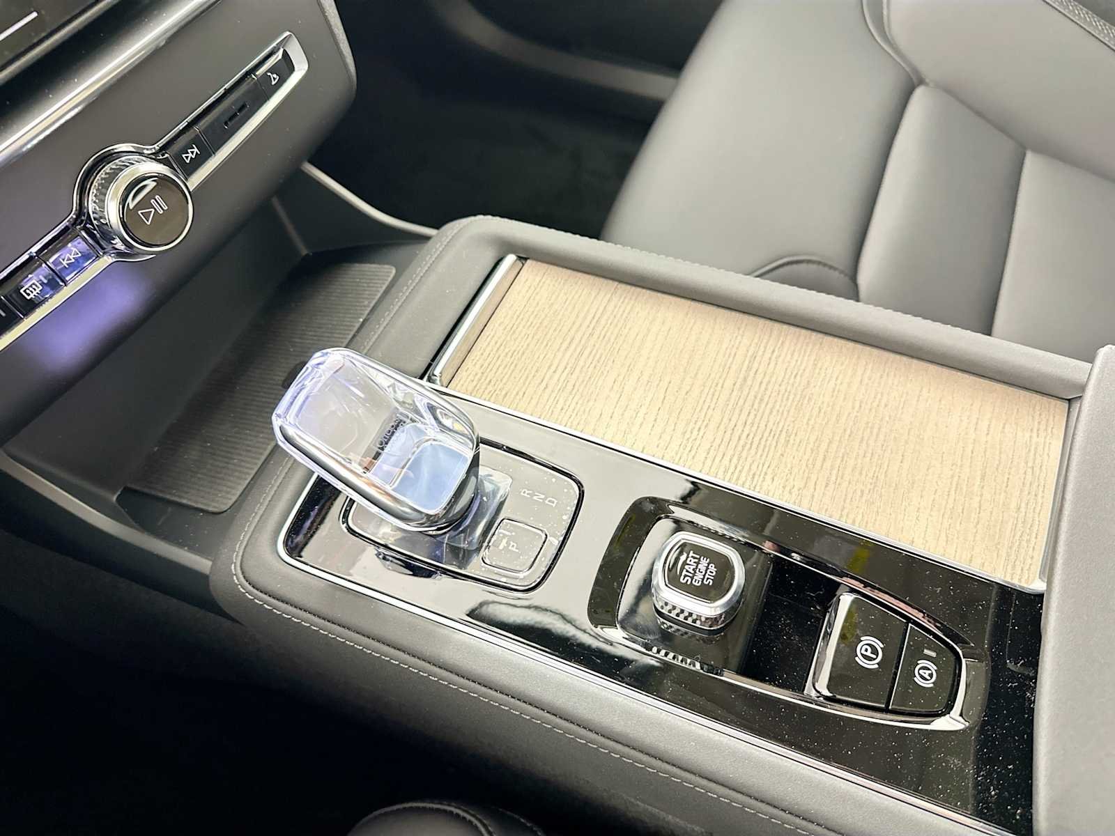 2025 Volvo XC90 Plus - Photo 15