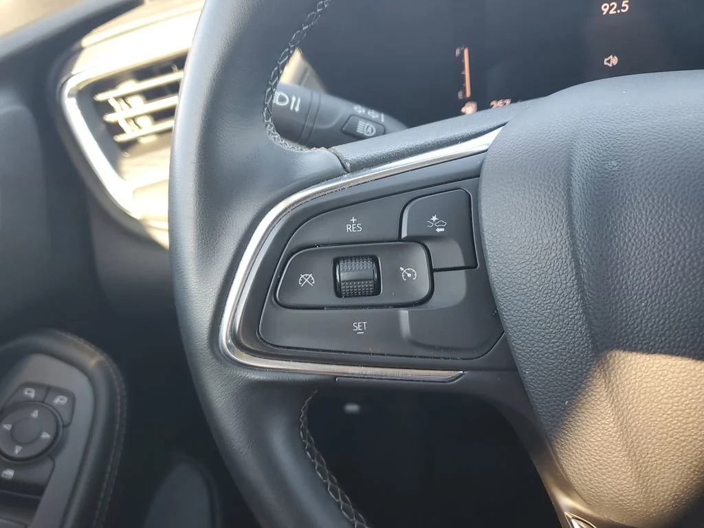 Used 2025 Summit White Buick Preferred image 17