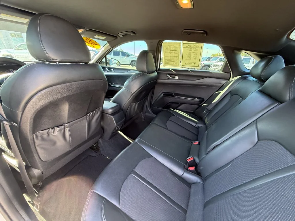 Used 2022 White Kia GT-Line image 23
