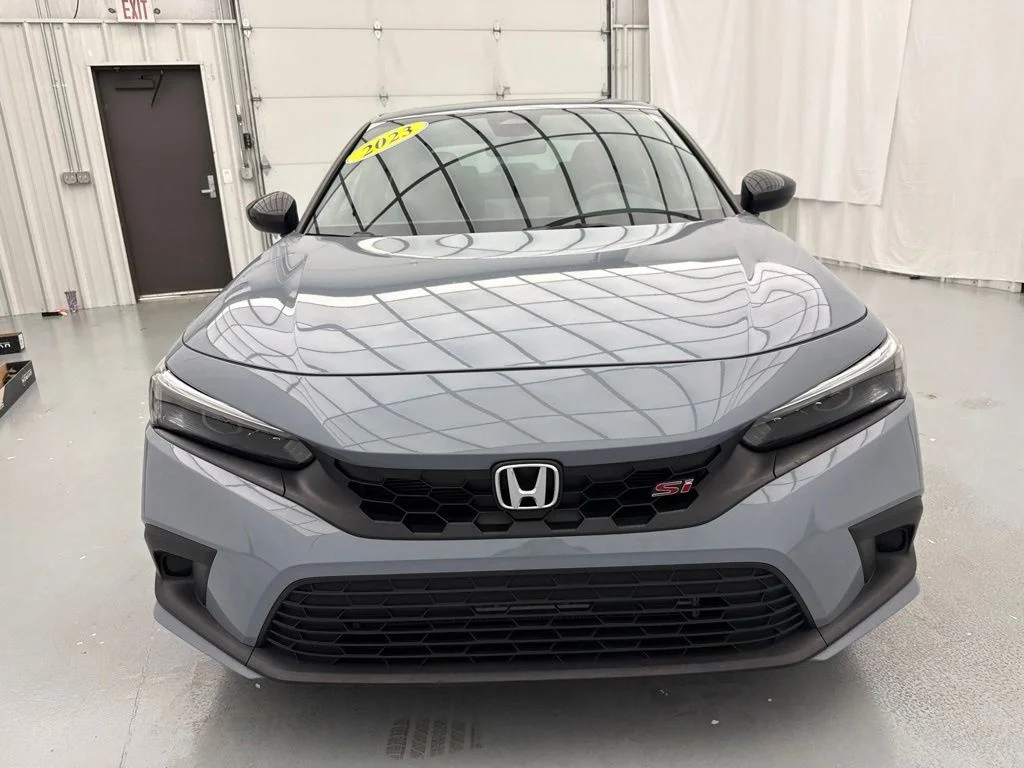 Used 2023  Honda Si image 2