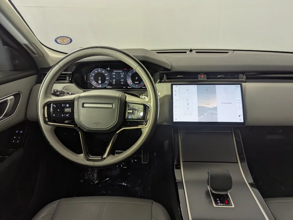 Certified Used 2025 Black Land Rover Dynamic SE image 6