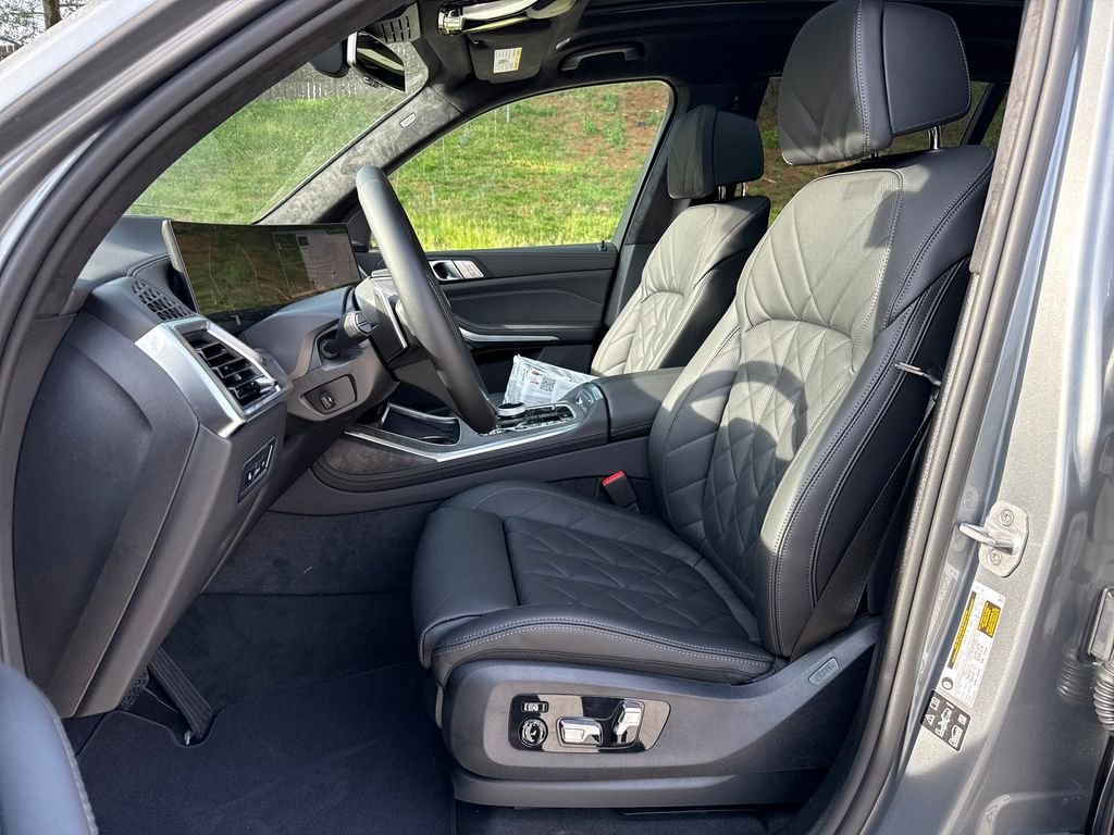 New 2026 Gray BMW xDrive40i image 10
