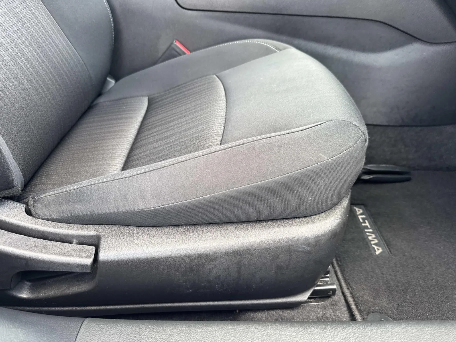 2025 Nissan Altima SV - Photo 11