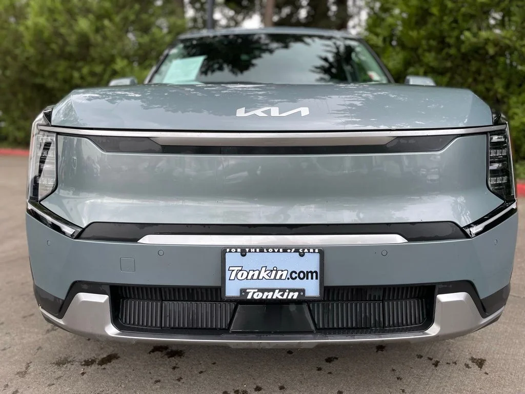 Certified Used 2024 Iceberg Green Kia Wind image 8