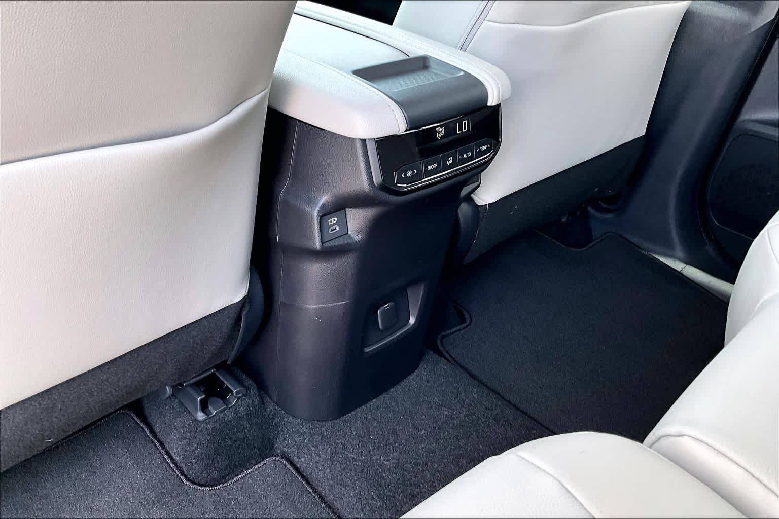 New 2026 Wind Chill Pearl Toyota XLE image 17