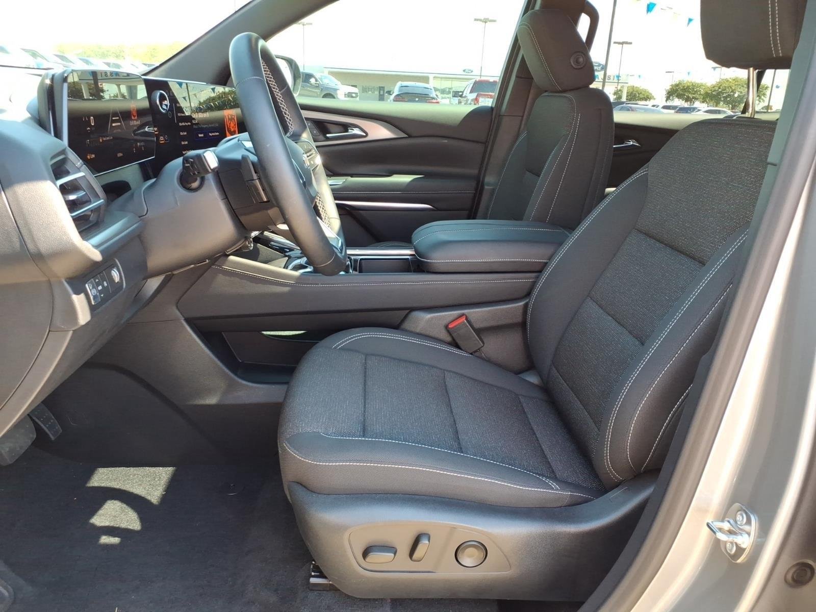 Used 2026 Sterling Gray Metallic Chevrolet FWD LT image 21