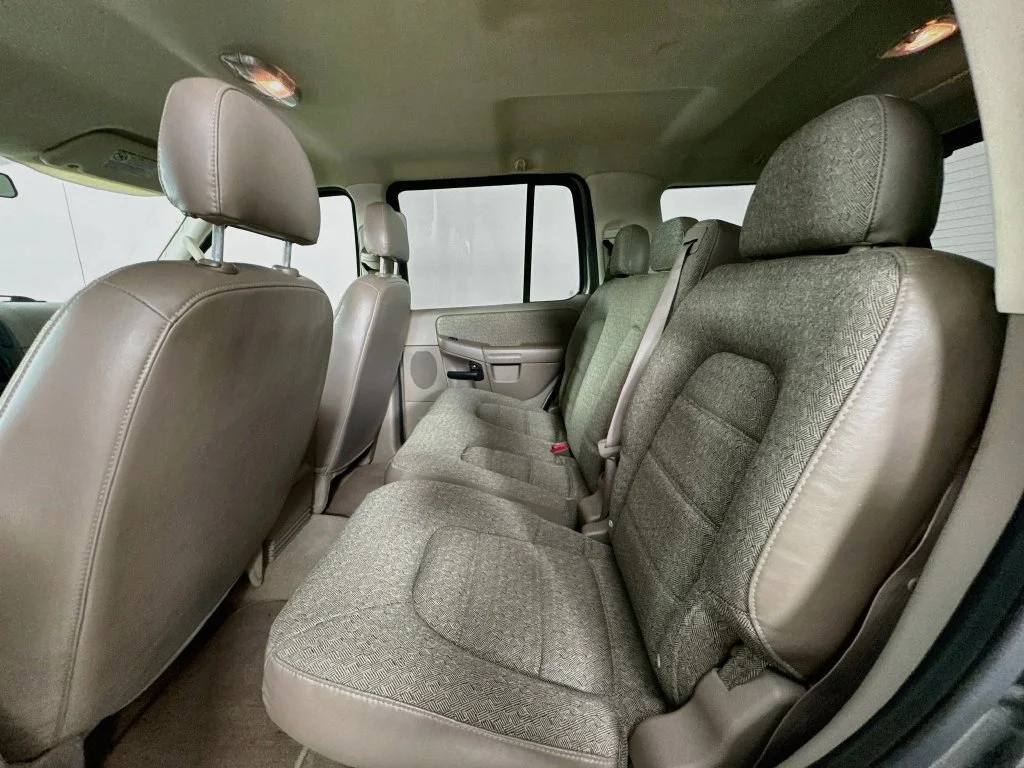 Used 2004 Pueblo Gold Clearcoat Metallic Ford XLS image 28