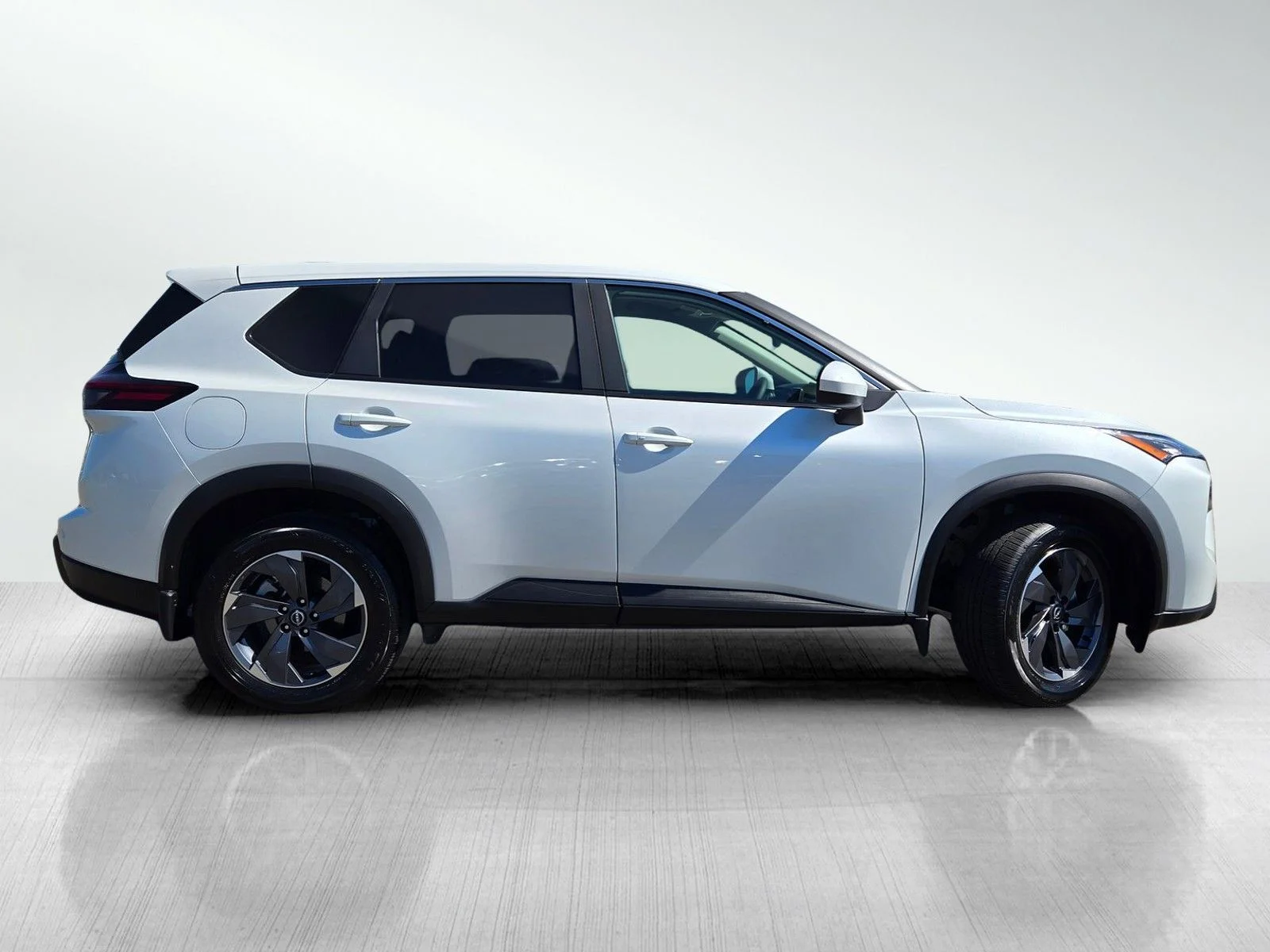 Used 2026 Everest White Pearl Tricoat Nissan SV image 3