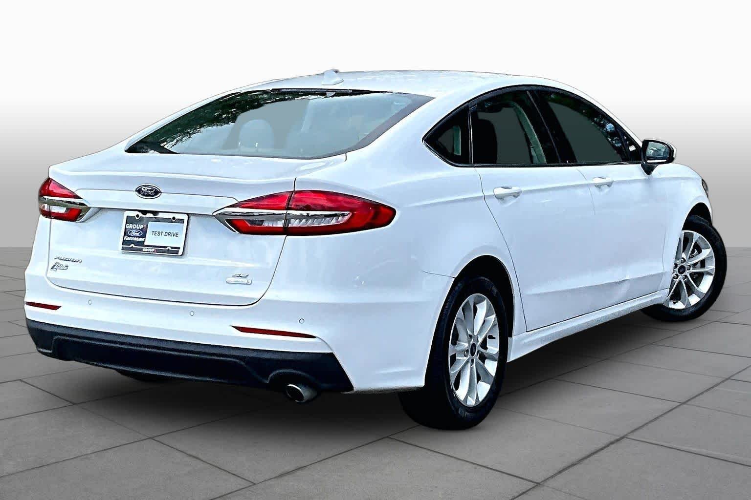 Used 2020 Oxford White Ford SE image 13