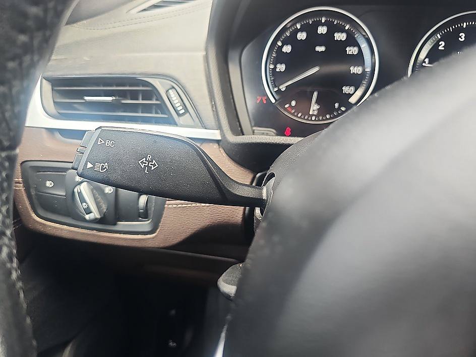 Used 2020 Mineral Gray Metallic BMW sDrive28i Premium image 18