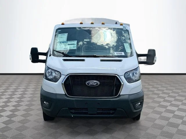 New 2025 Oxford White Ford Base image 2