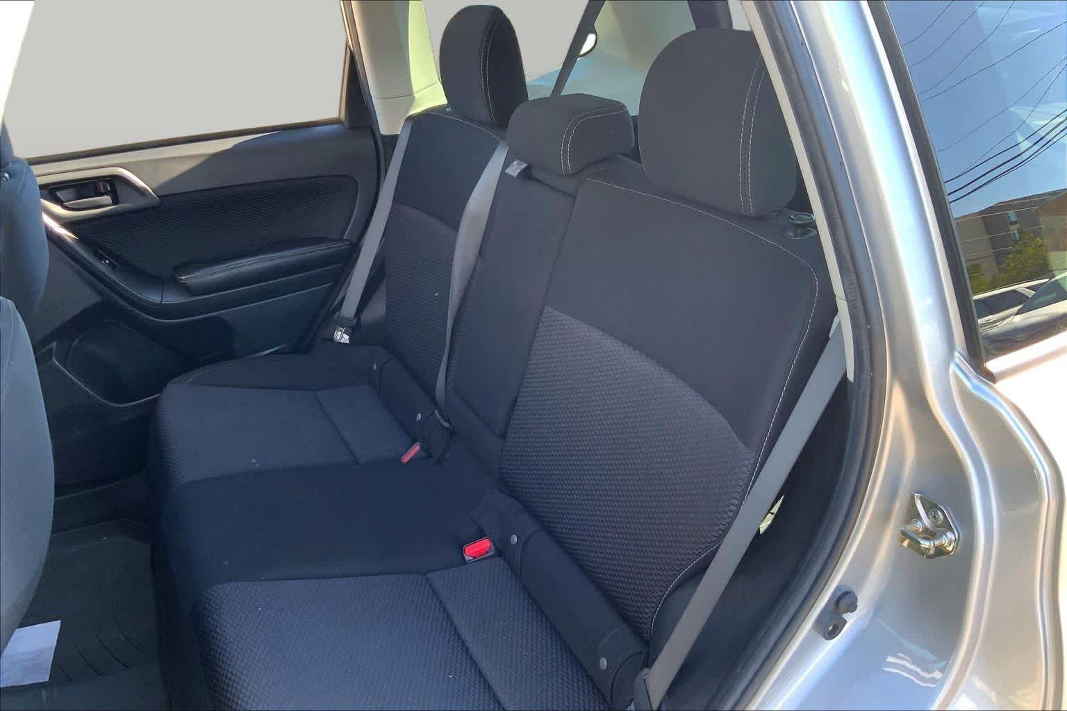 Used 2018 Ice Silver Metallic Subaru Premium image 18