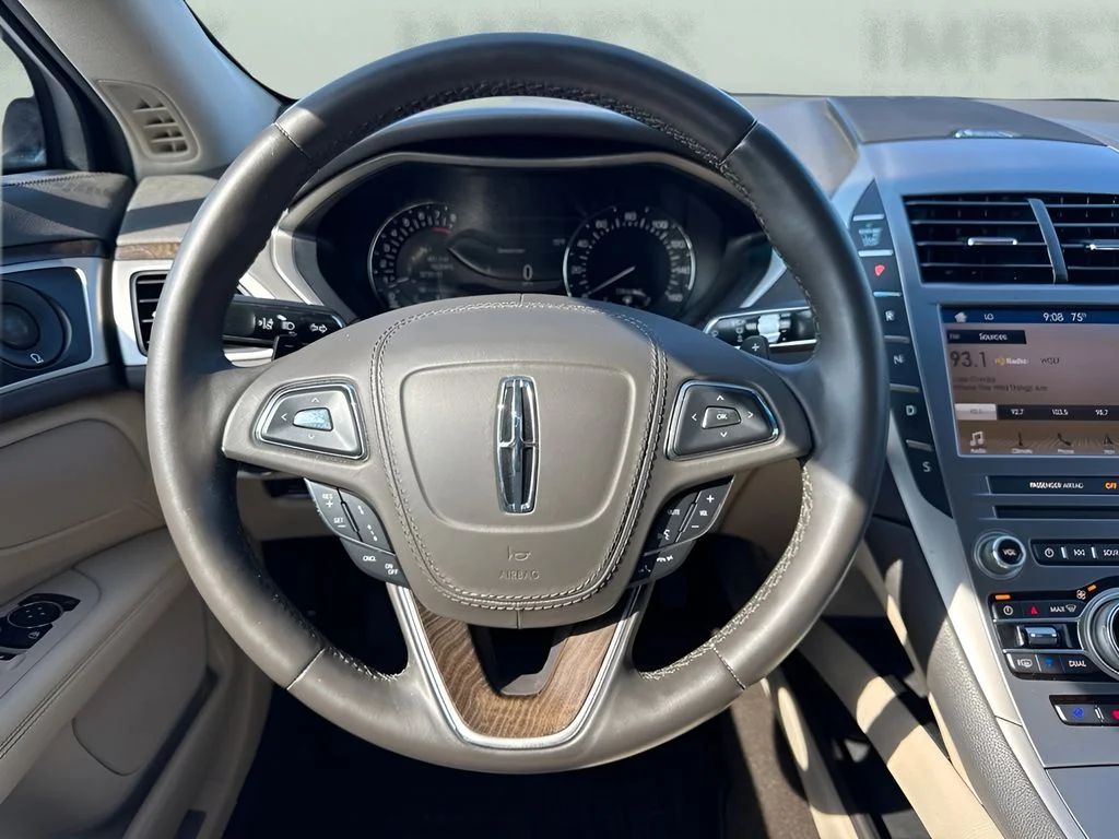Used 2019 White Lincoln Reserve image 14