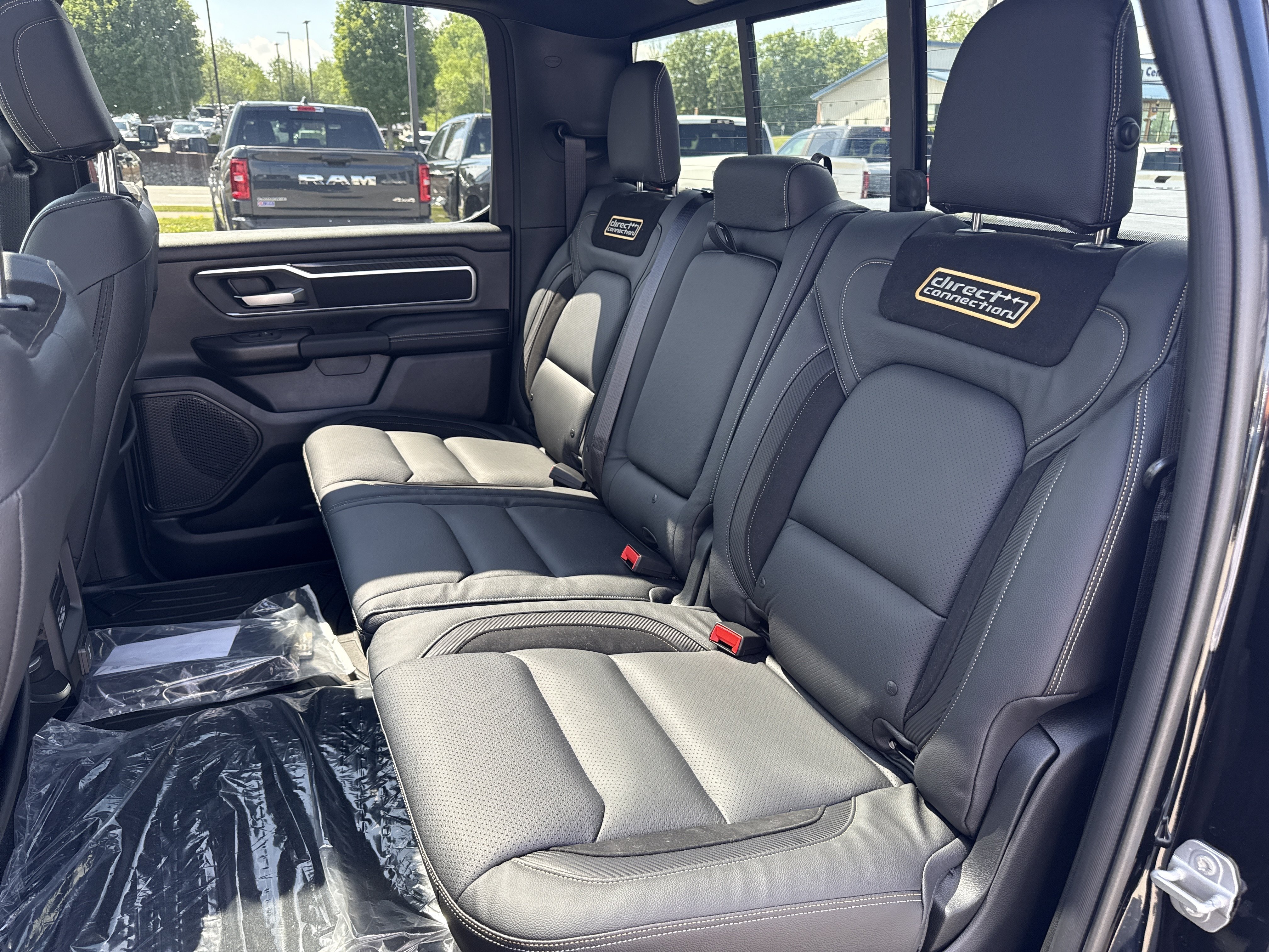 New 2026 Diamond Black Crystal Pearl-Coat Exterior Paint RAM Big Horn image 15