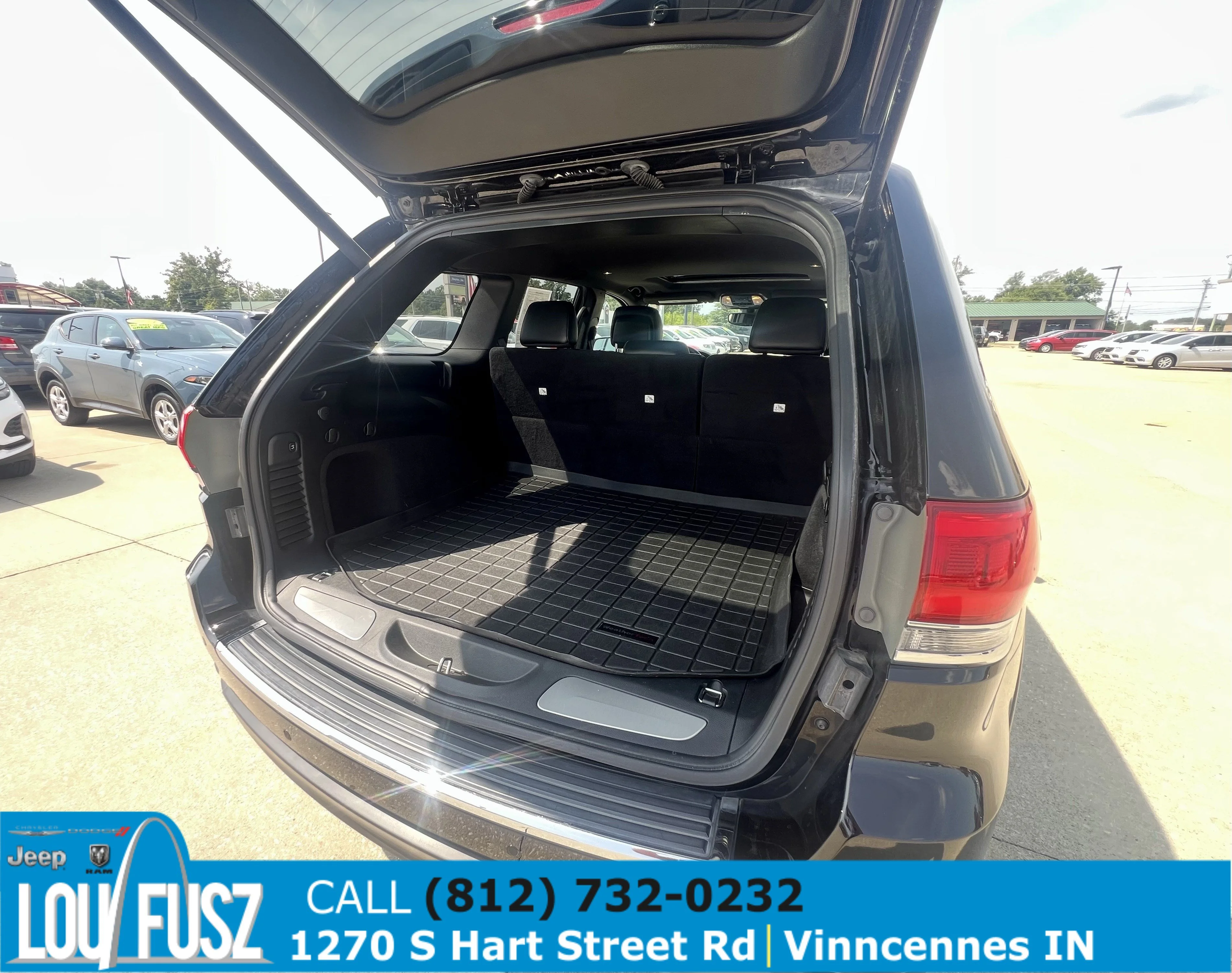 Used 2018 Diamond Black Crystal Pearlcoat Jeep Limited image 17