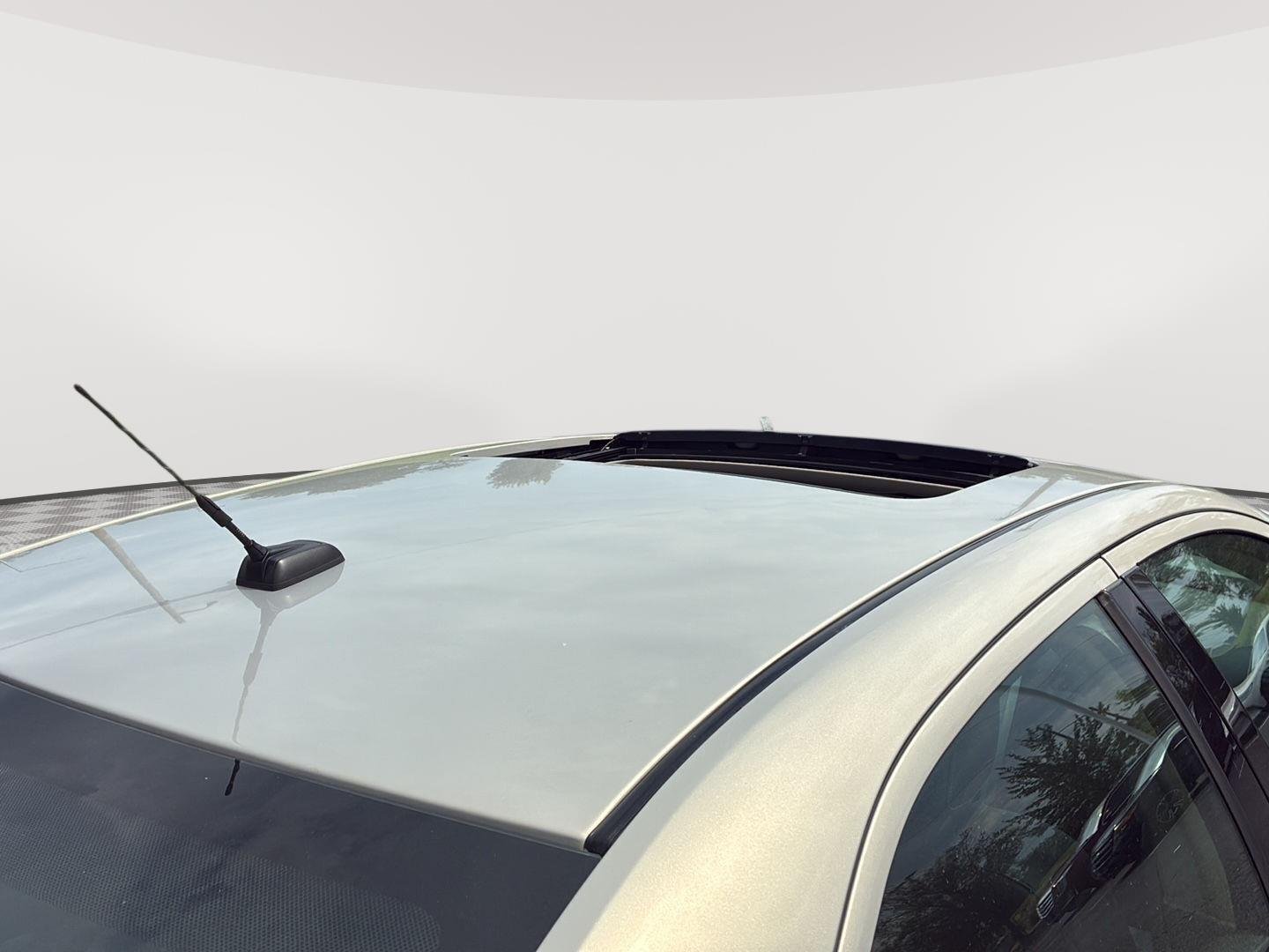 Used 2010 GOLD Mercury Premier image 11