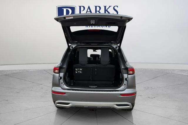 Used 2023  Mitsubishi SE image 19