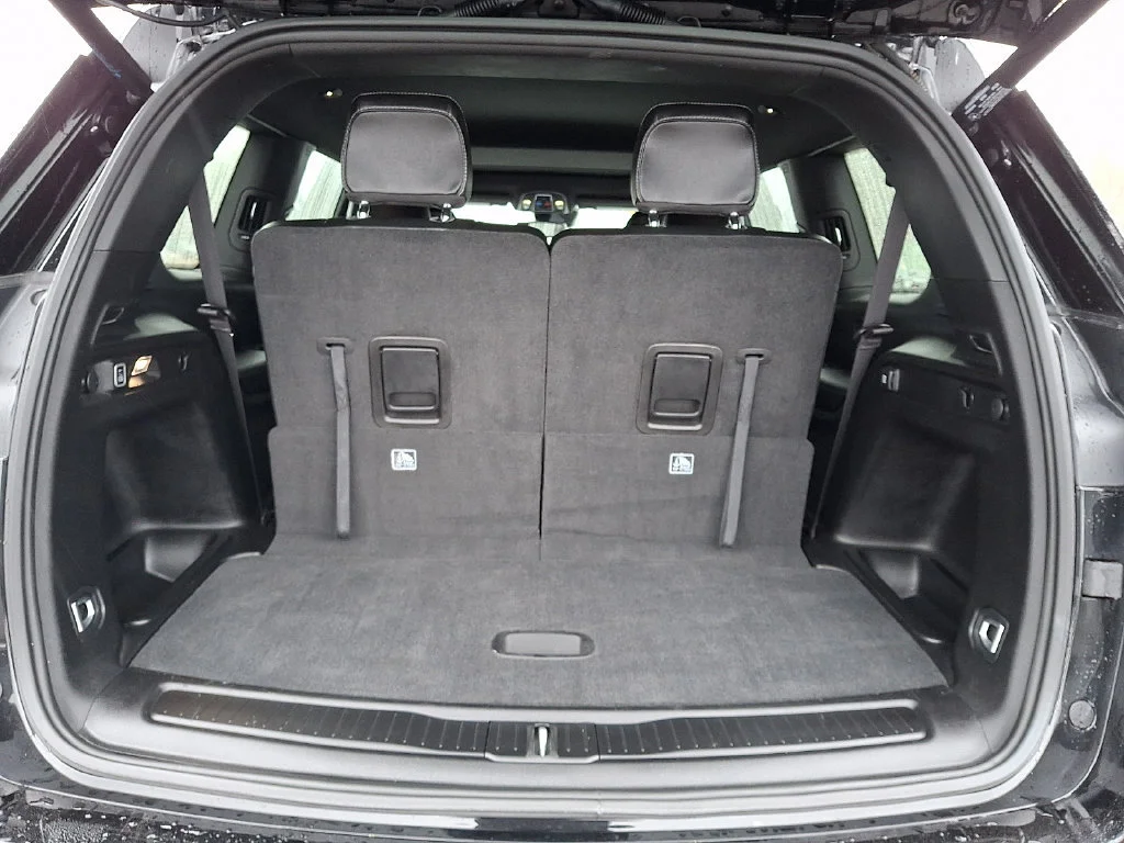 Used 2023 Diamond Black Crystal Pearlcoat Jeep Altitude image 31