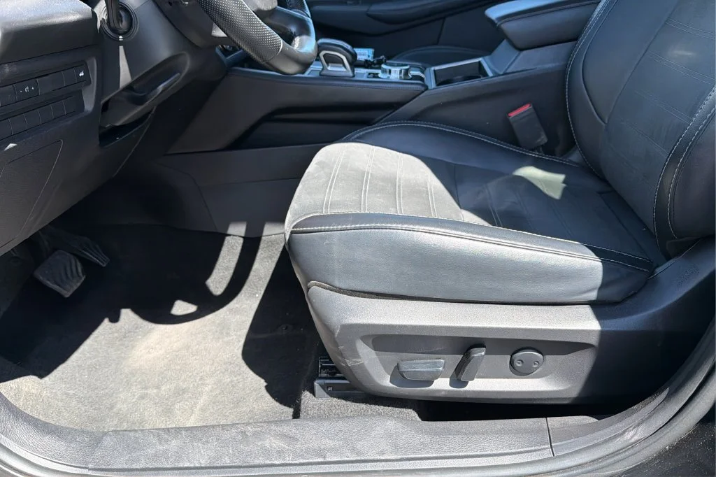 Used 2024 Black Mitsubishi SE image 18