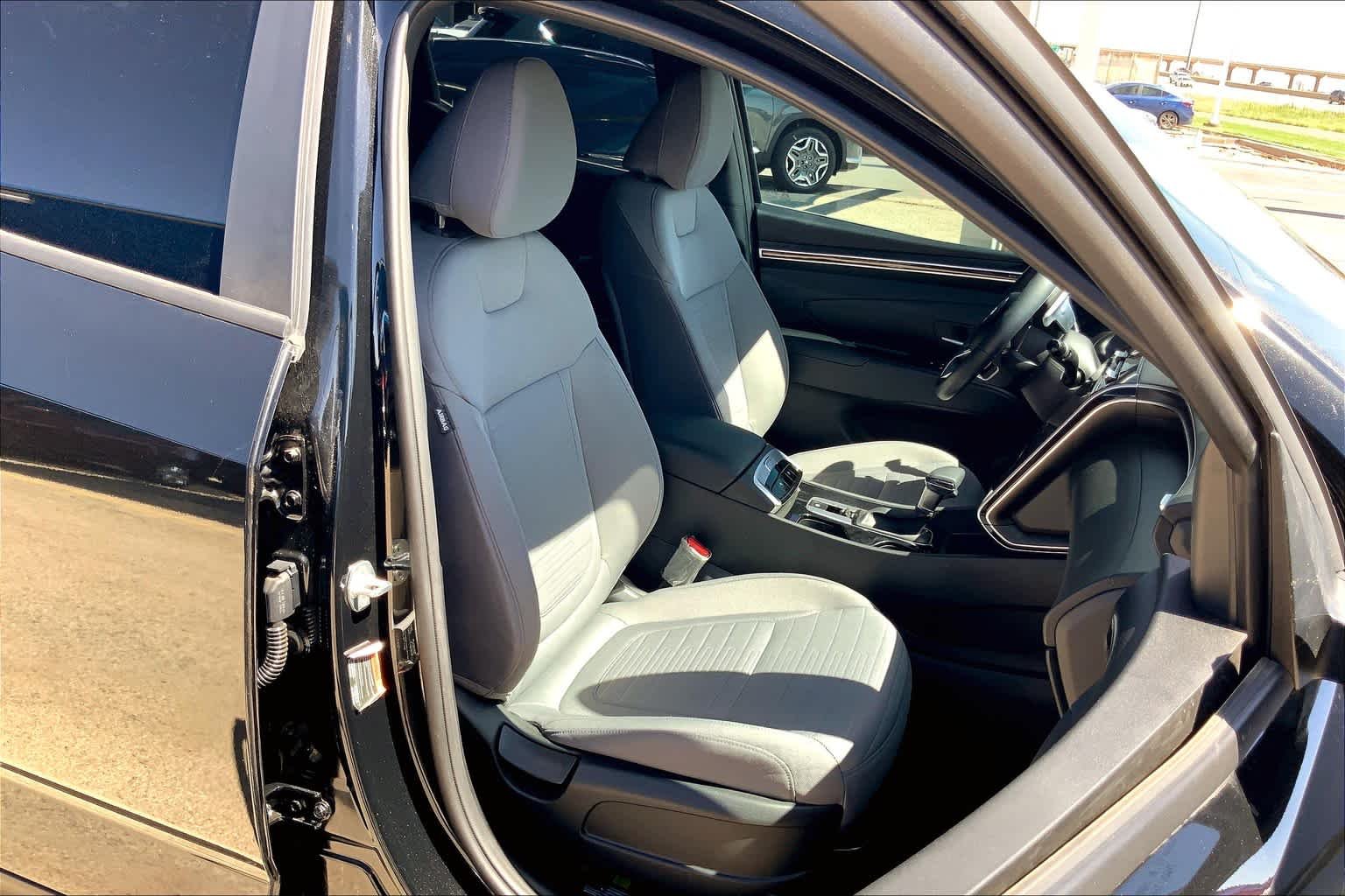 Used 2023 Phantom Black Hyundai SEL Premium image 9