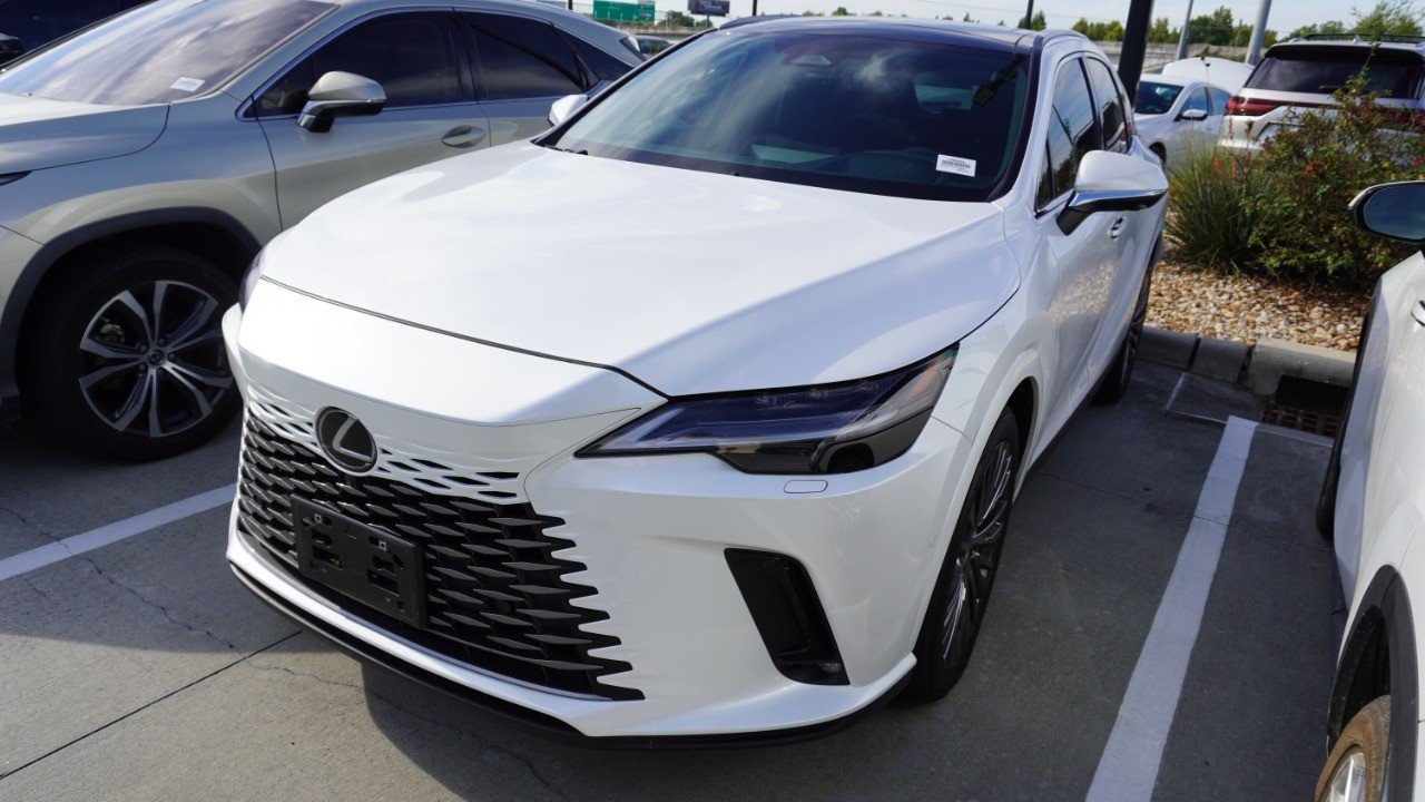 Used 2025 White Lexus RX 350 Luxury image 4