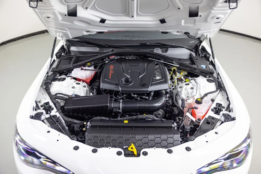 New 2026 Milano White Exterior Paint Alfa Romeo Veloce image 7
