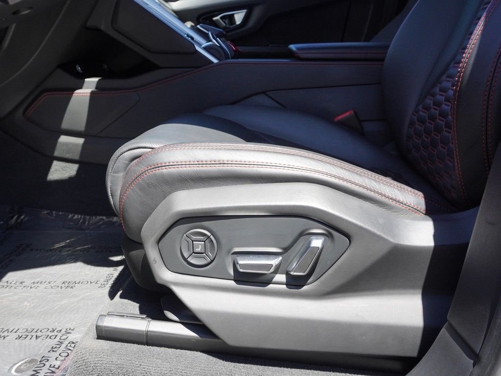 Used 2020 Black Lamborghini Base image 31