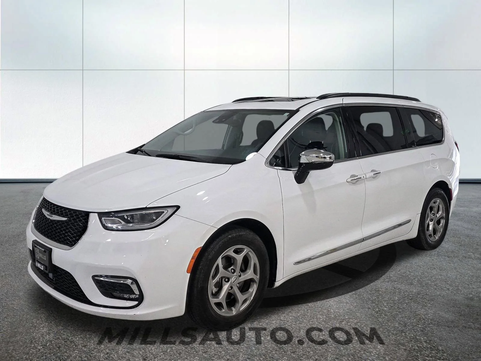 Used 2023 Chrysler Pacifica Limited with VIN 2C4RC1GG0PR619835 for sale in Willmar, Minnesota