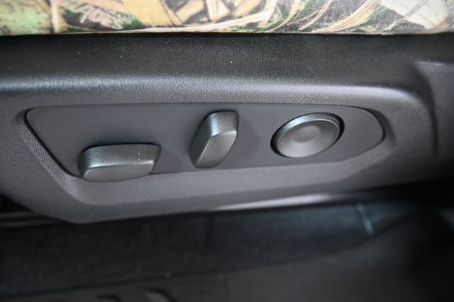 Used 2024 White GMC Elevation image 24
