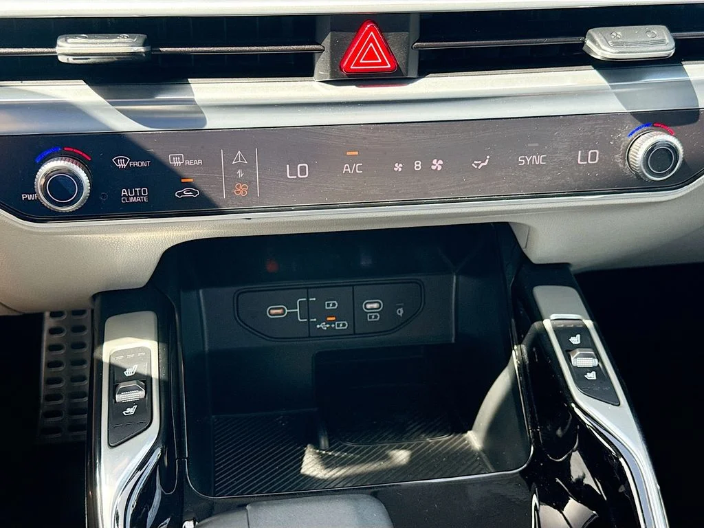 Used 2025 White Kia SX image 17