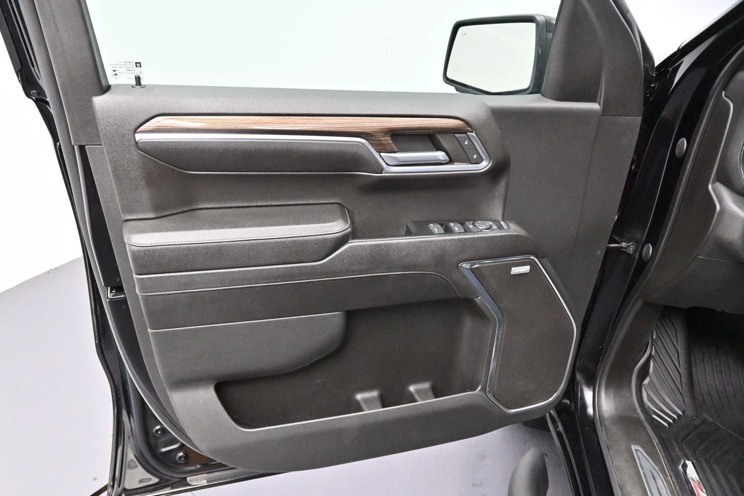 Used 2023 Black Chevrolet RST image 9