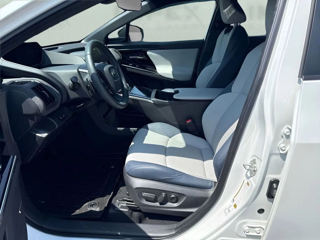 Used 2023 White Subaru Limited image 9