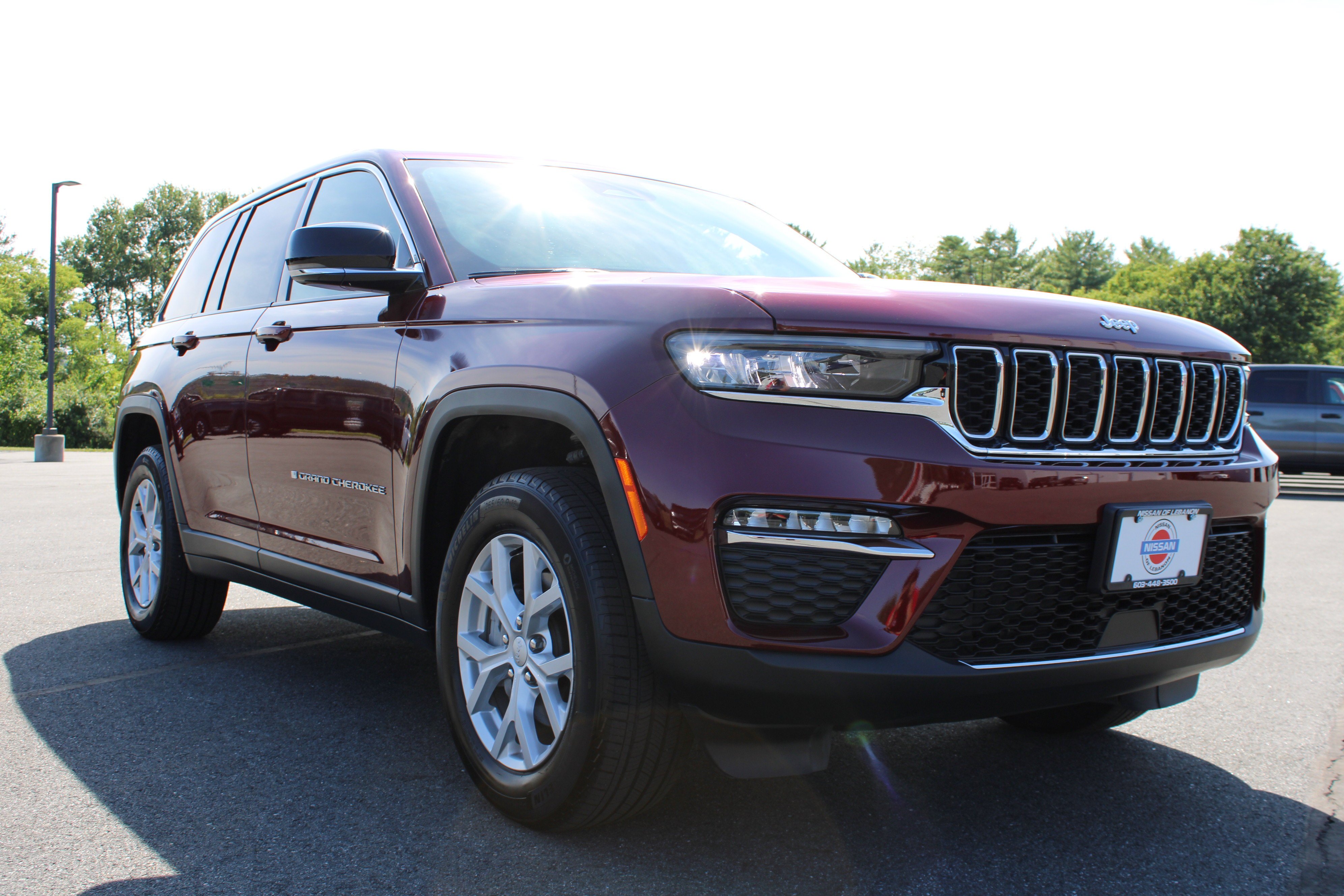 Used 2023 Velvet Red Pearlcoat Jeep Limited image 3