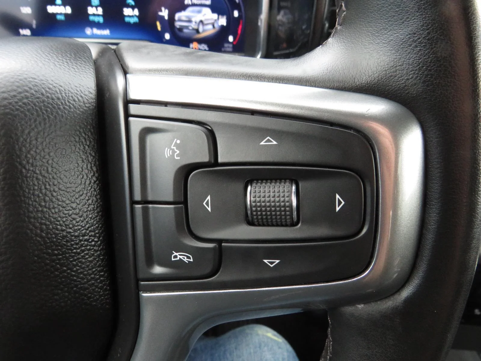 Used 2023 Summit White Chevrolet RST image 29
