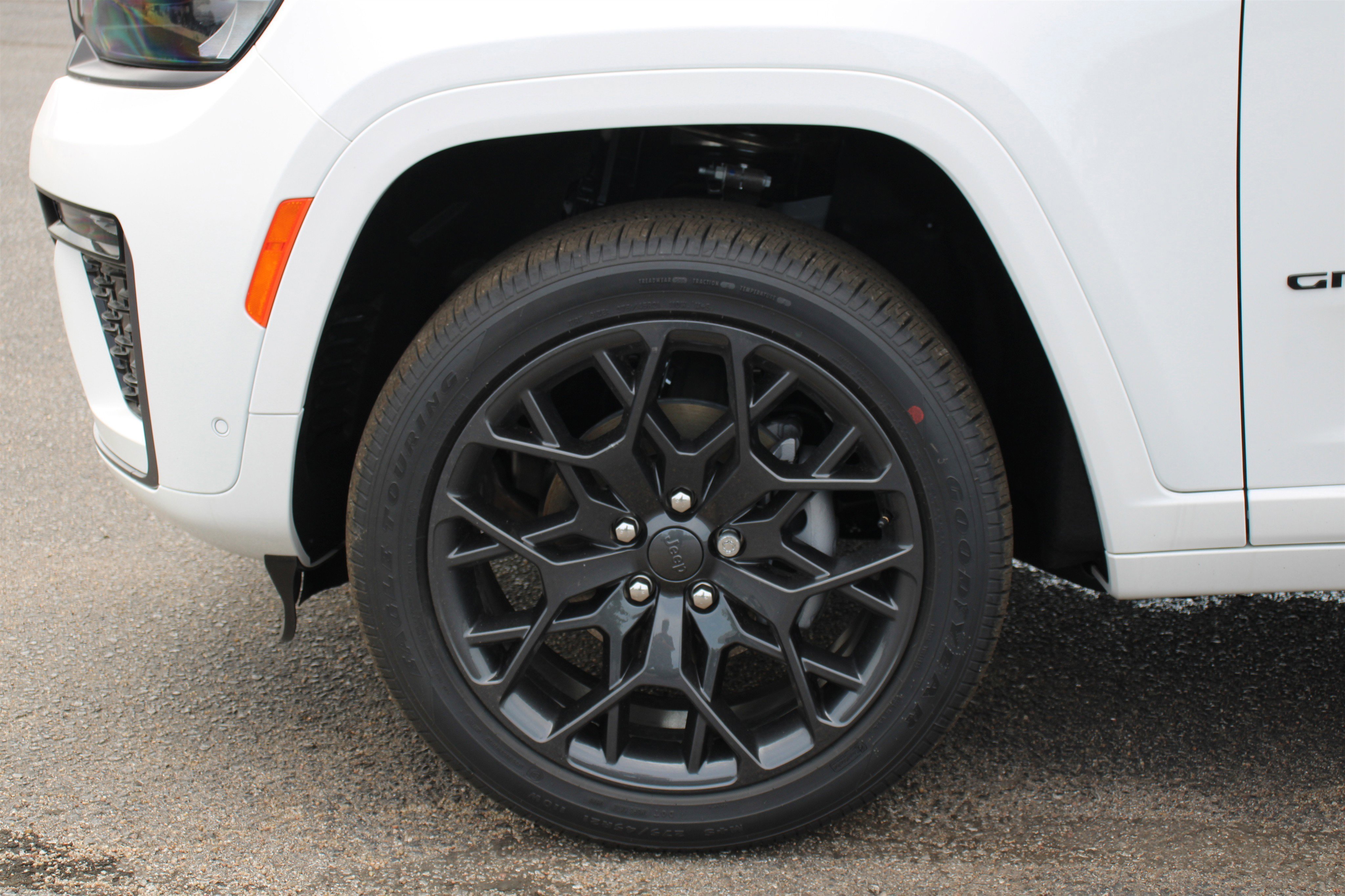 New 2026 Bright White Clear-Coat Exterior Paint Jeep Summit image 42