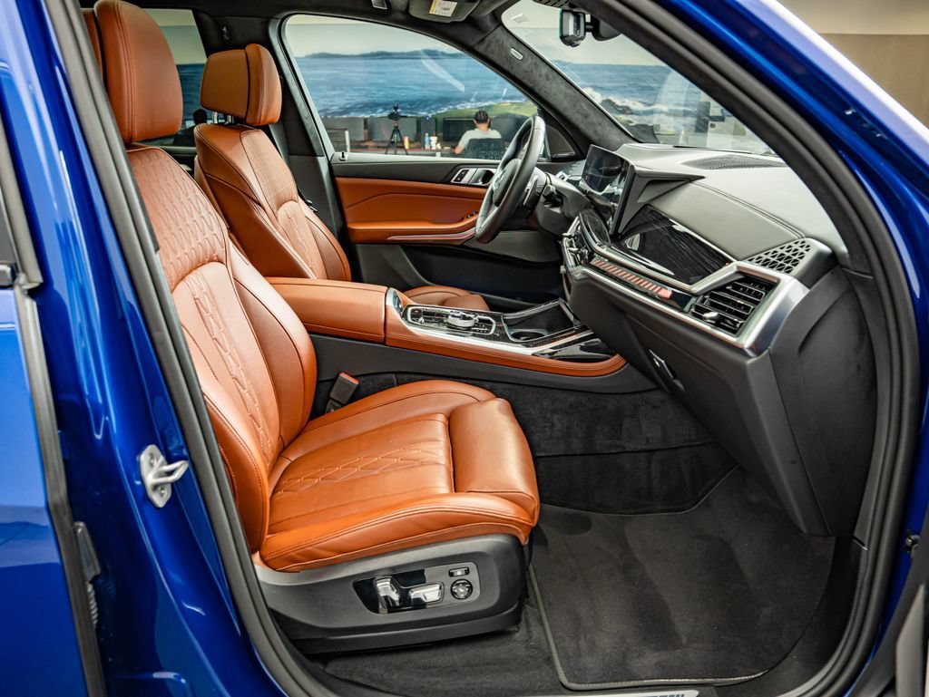 Used 2026 Marina Bay Blue Metallic BMW M60i image 38