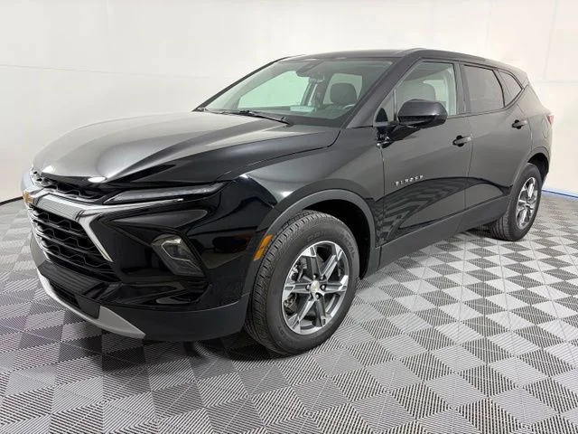 Used 2025 Black Chevrolet LT image 3