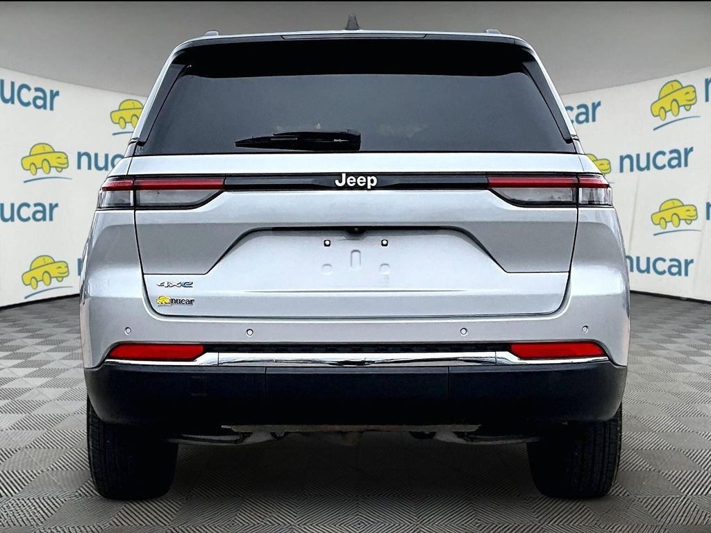 Used 2024 Silver Jeep 4xe image 5
