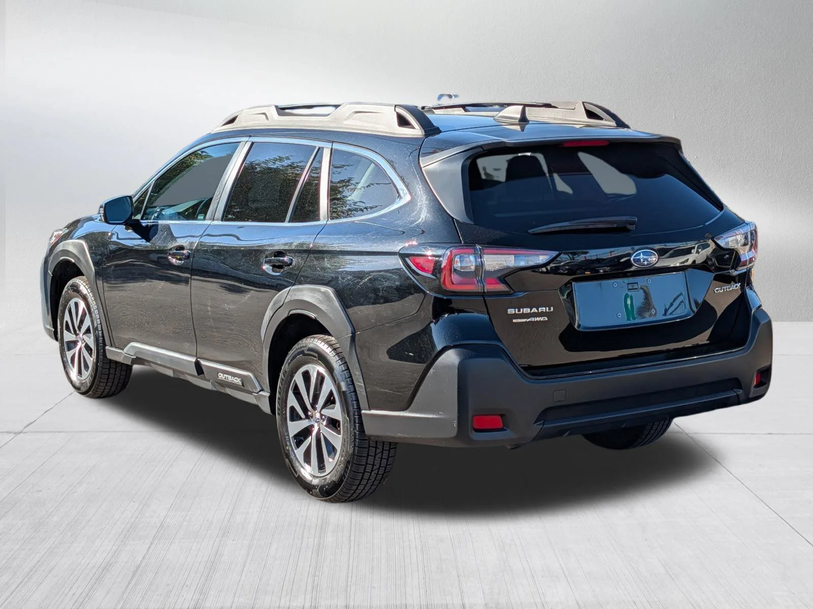 Used 2023 Crystal Black Silica Subaru Premium image 5