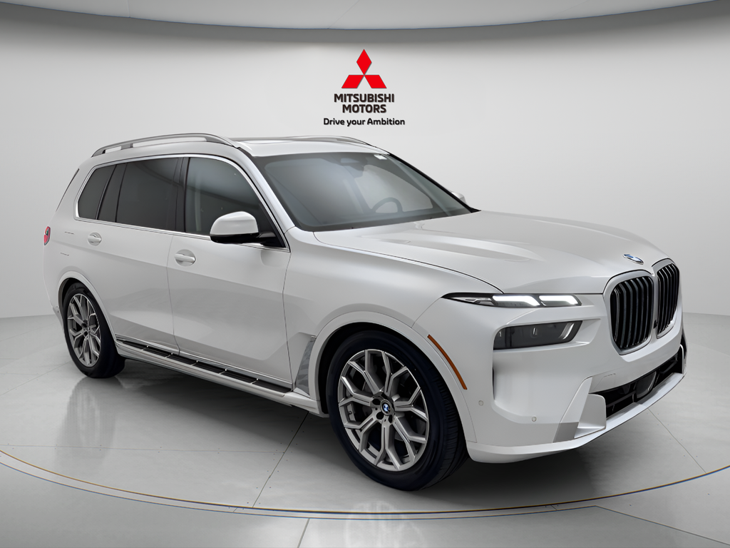 Used 2025 White Metallic BMW xDrive40i image 3