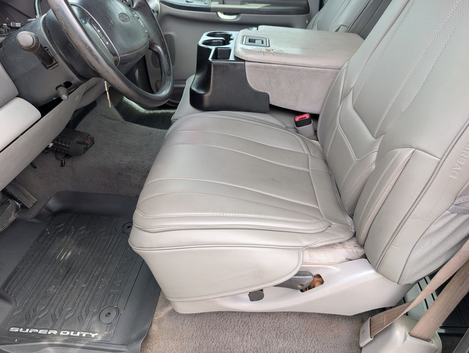 Used 1999 Green Ford XL image 14