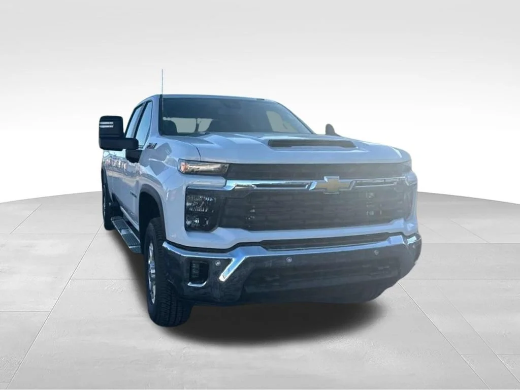 New 2025 Summit White Chevrolet LT image 7