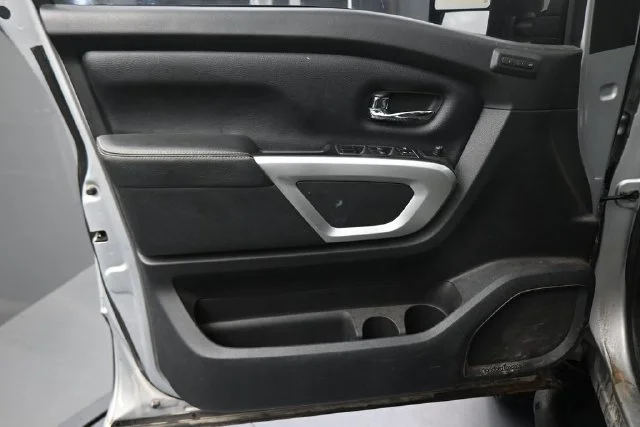 Used 2018 Silver Nissan PRO-4X image 21