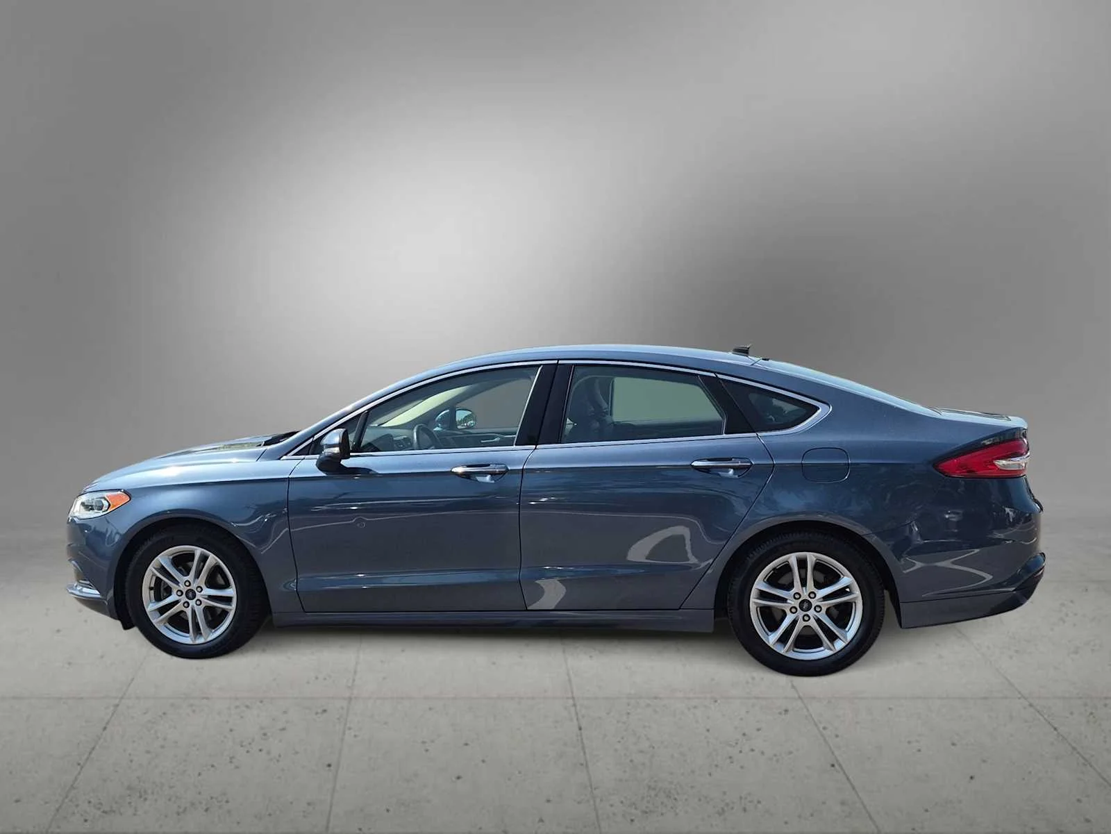 Used 2018 Blue Metallic Ford SE image 5