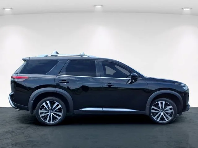 Used 2025 Black Nissan Platinum image 7